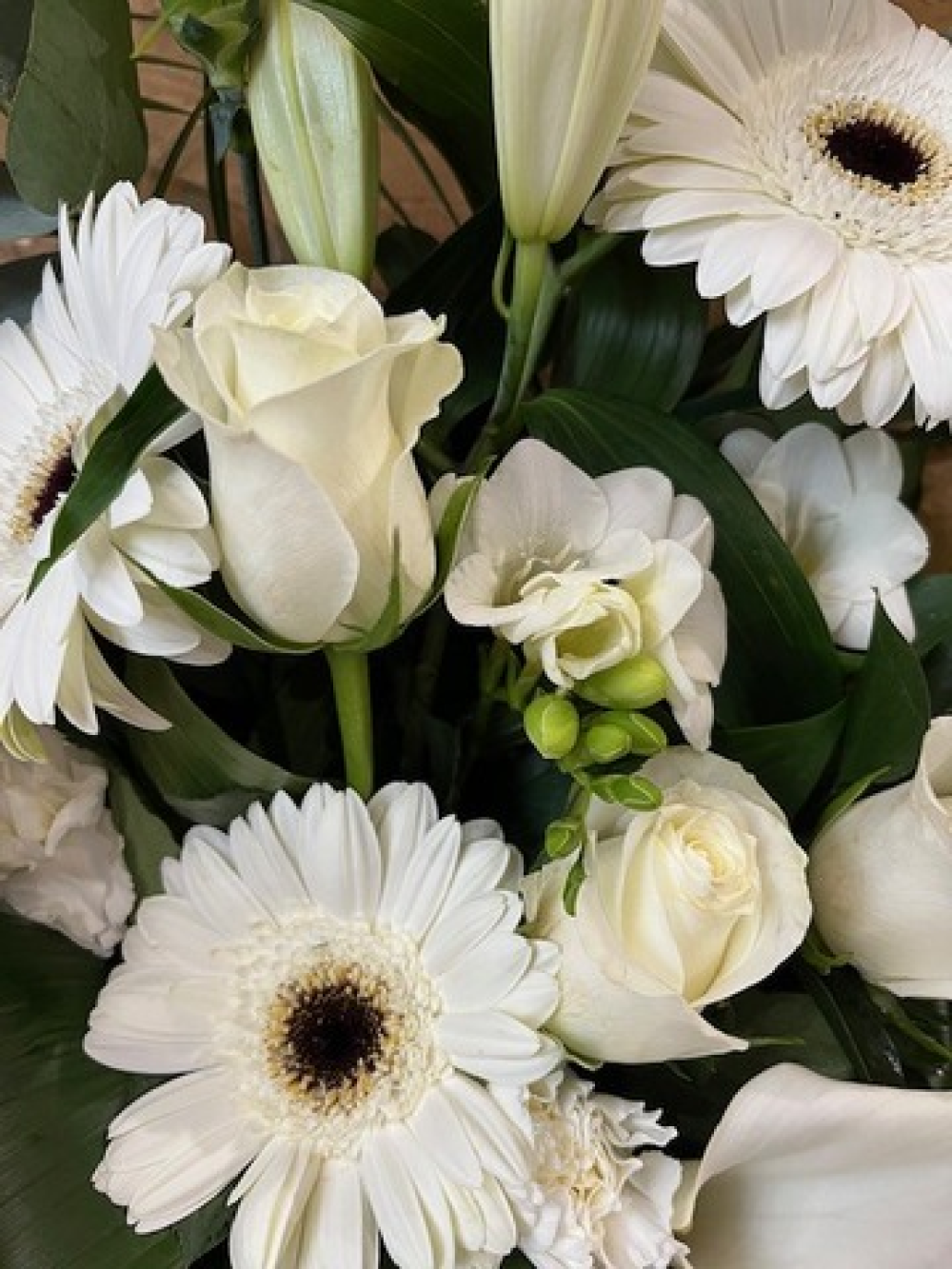 Designer's Choice Cream and Green Bouquet Product Image