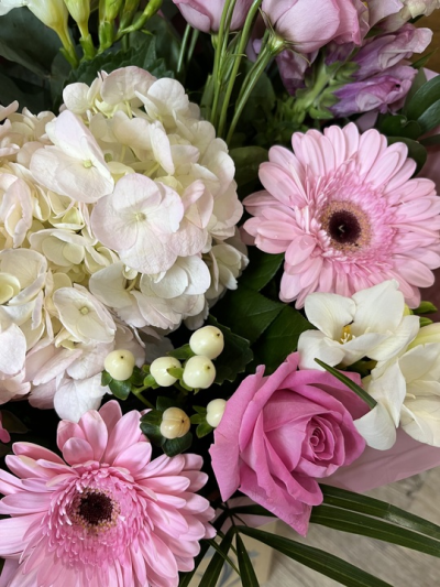 Designer's Choice Pink and White Bouquet - This will be a beautiful bouquet created by one of our talented florists and include a mix of fresh pink and white flowers with a variety of foliage and presented in one of our boxes with food and water for longer lasting stems. If you would like to request specific flowers or colours to be included, please use the request box within the order form. We will do our best to fulfill this but depends on availability. If you would like to spend a different amount to stated, please amend the payment box as long as it's over the standard size amount.