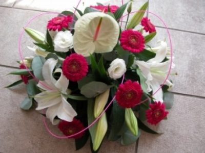 Tribute 01 - An alternative to a sympathy wreath. An all round posy in any colours you wish. Please specify on order form. size shown is deluxe.