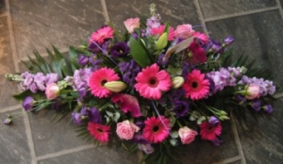 Tribute 03 - Double ended spray. Just specify in the special instructions if you would like different colours. size shown is deluxe