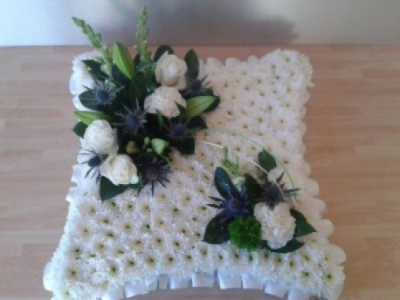 Tribute 001 - This can have corsages of your choosing (any colour)